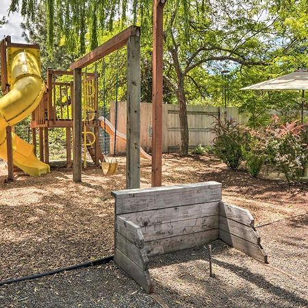Central Medford Family Retreat With Large Yard! Экстерьер фото