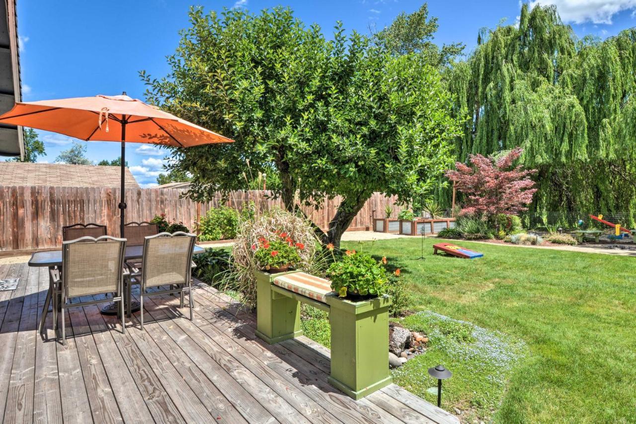 Central Medford Family Retreat With Large Yard! Экстерьер фото