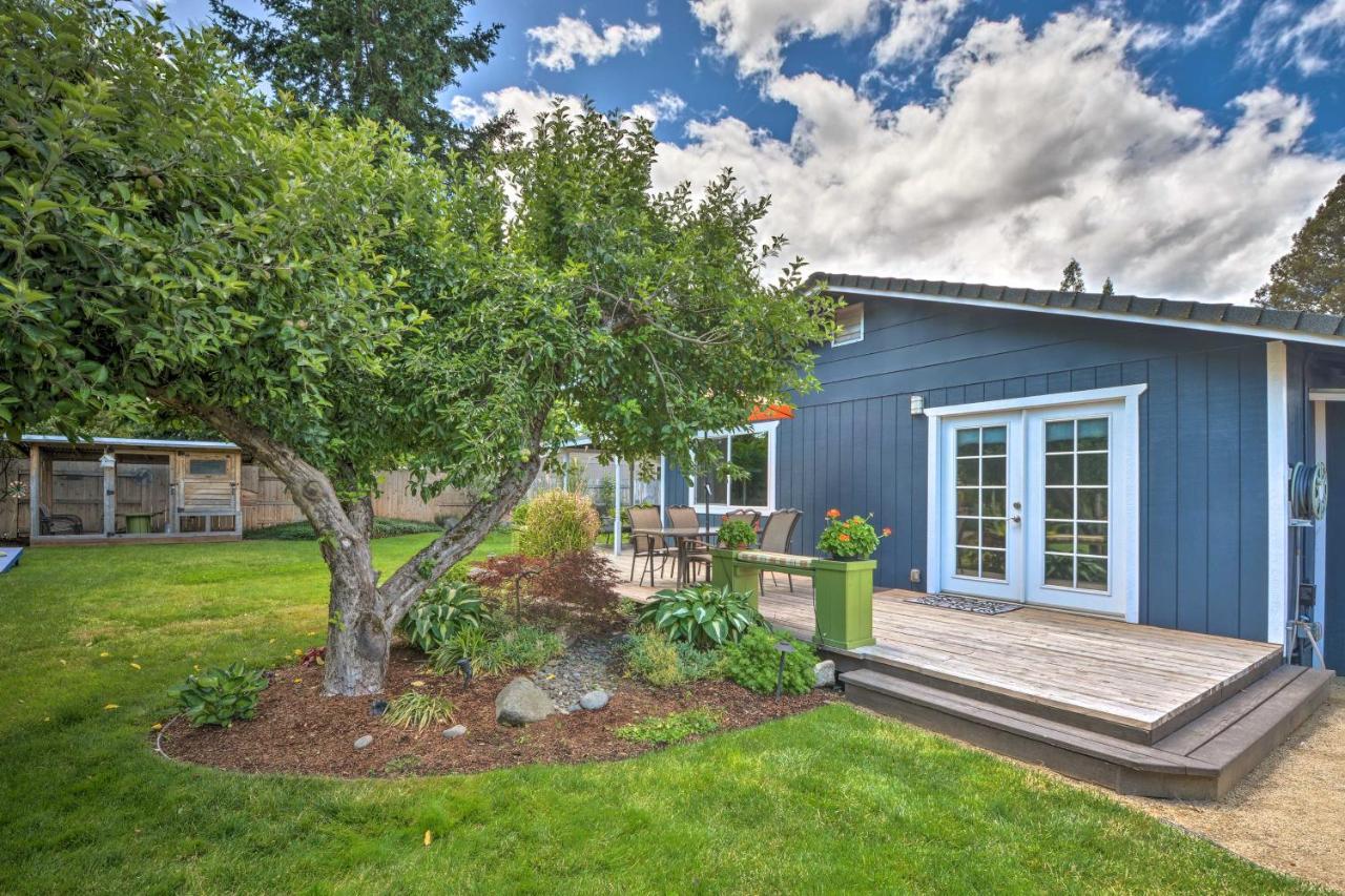Central Medford Family Retreat With Large Yard! Экстерьер фото