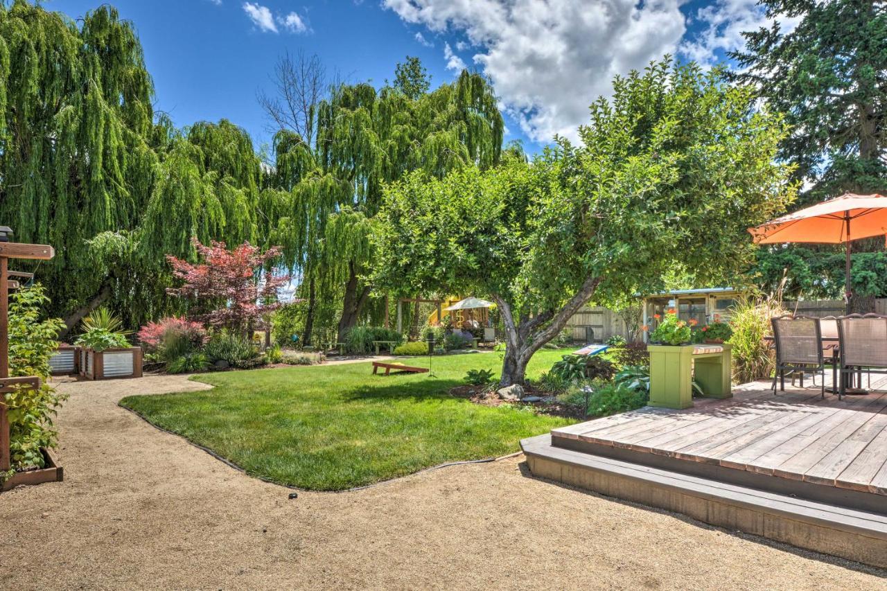 Central Medford Family Retreat With Large Yard! Экстерьер фото