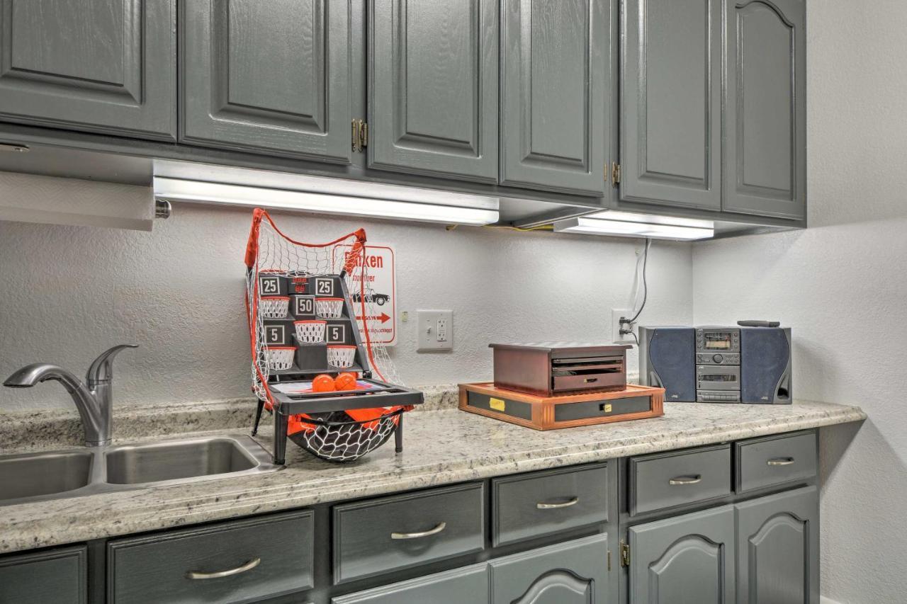 Central Medford Family Retreat With Large Yard! Экстерьер фото