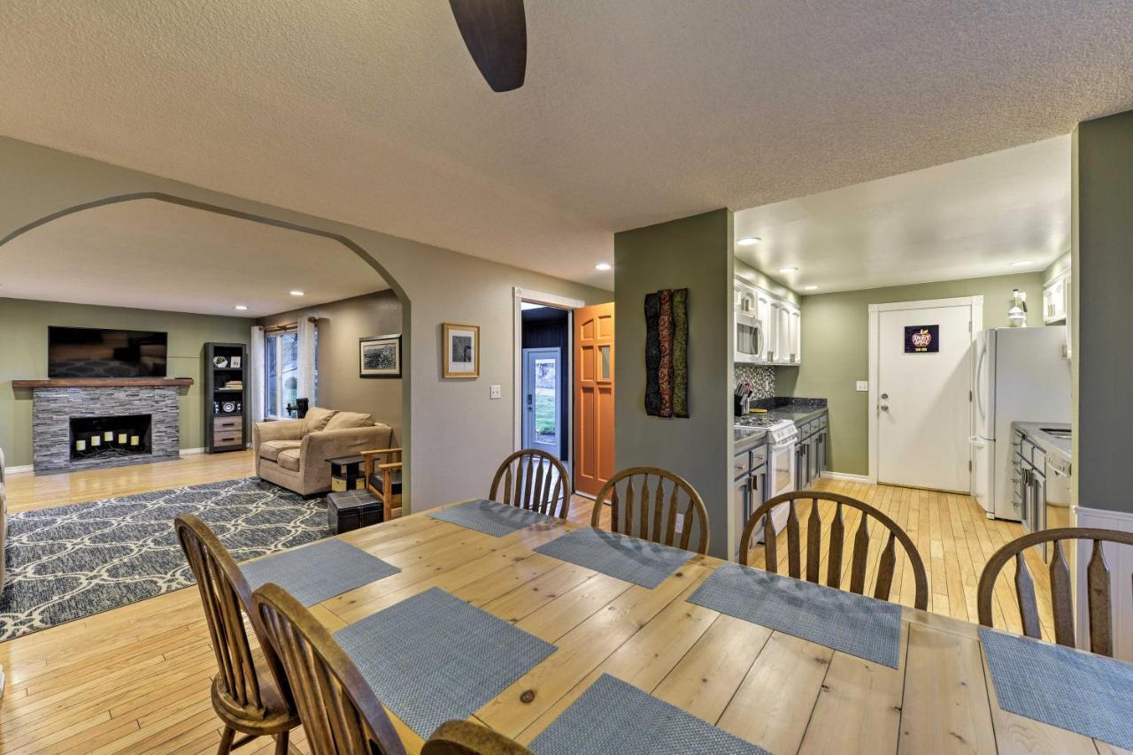 Central Medford Family Retreat With Large Yard! Экстерьер фото