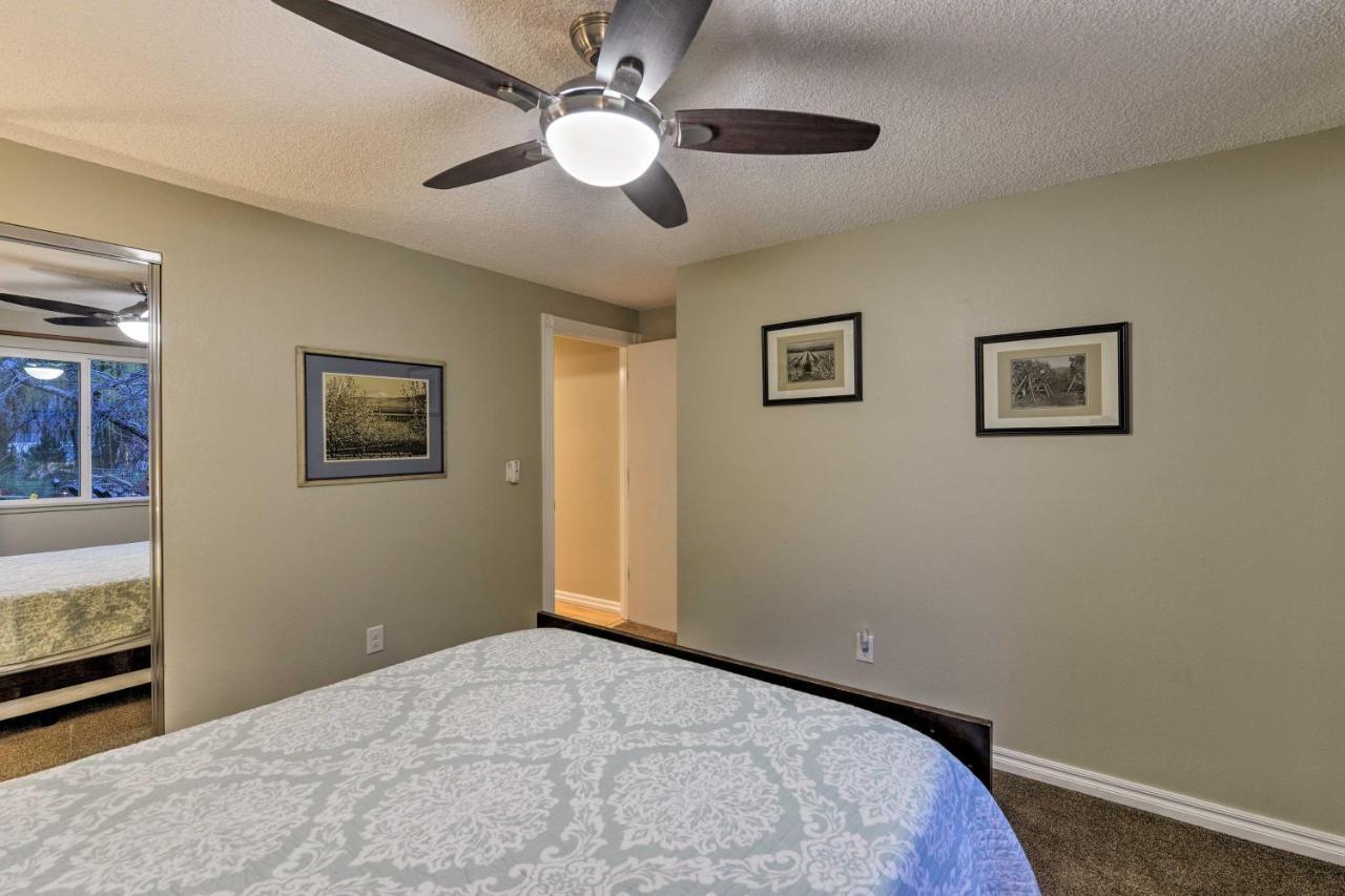 Central Medford Family Retreat With Large Yard! Экстерьер фото